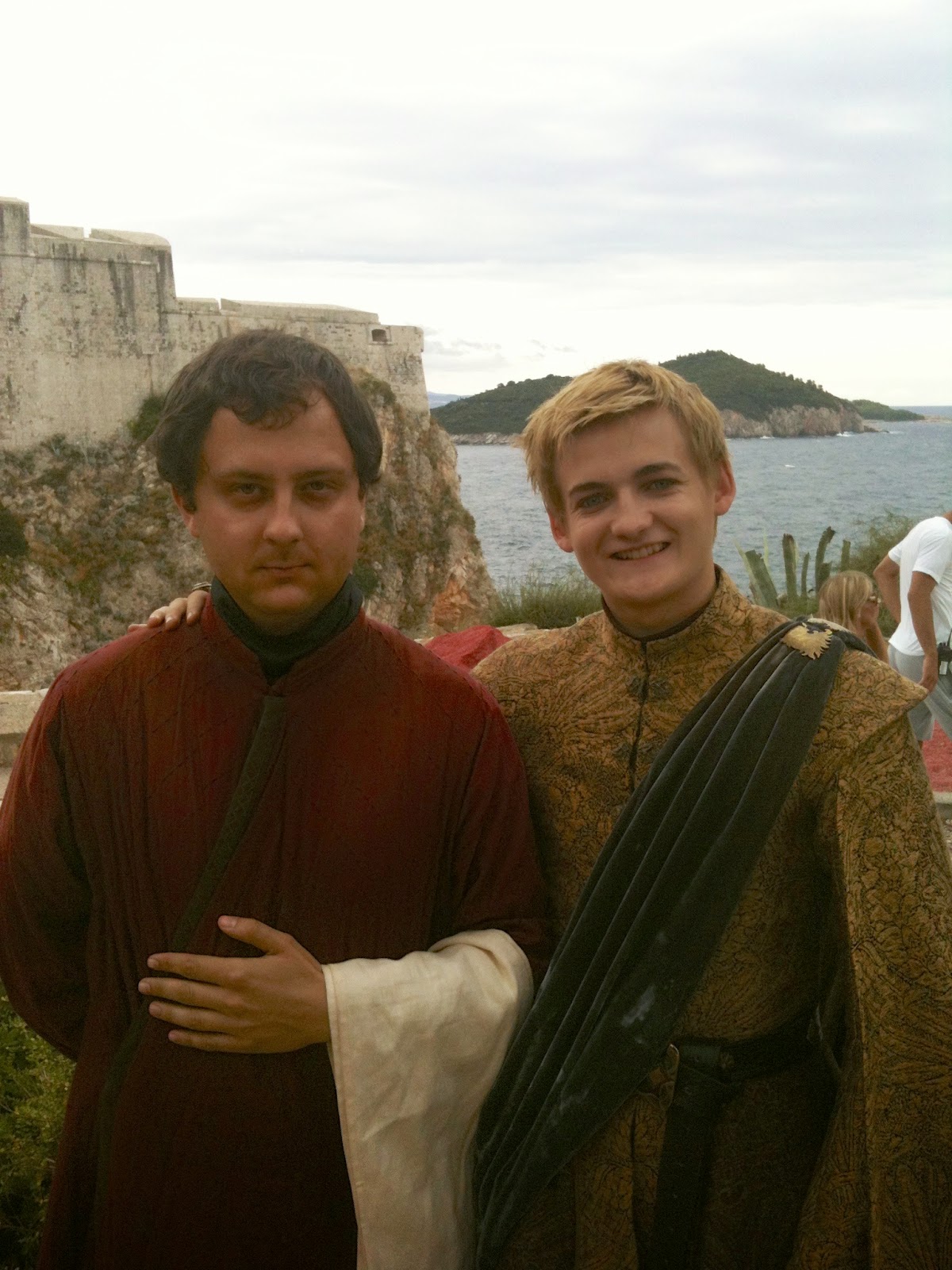 O rei Joffrey. Foi um prazer te servir... o vinho envenenado!!!